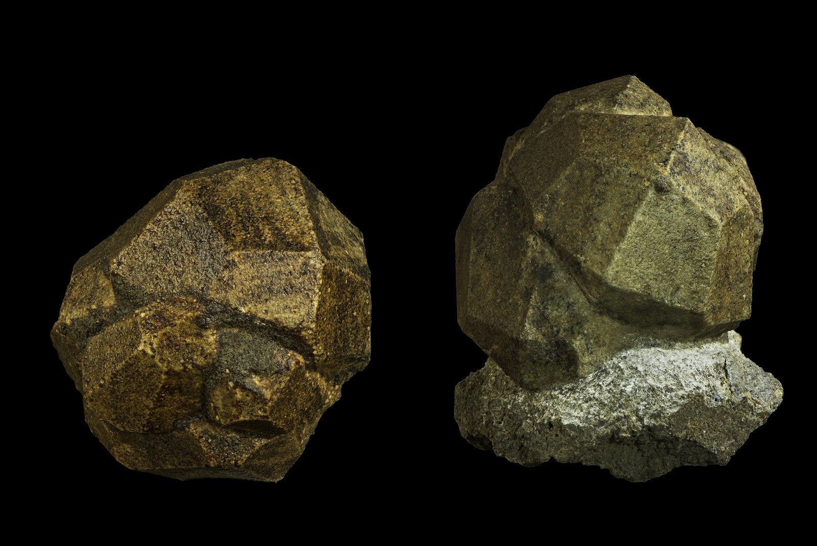 pseudoleucite
ca. 40 x 35 x 35 mm
(Autor: Rob Schnerr)