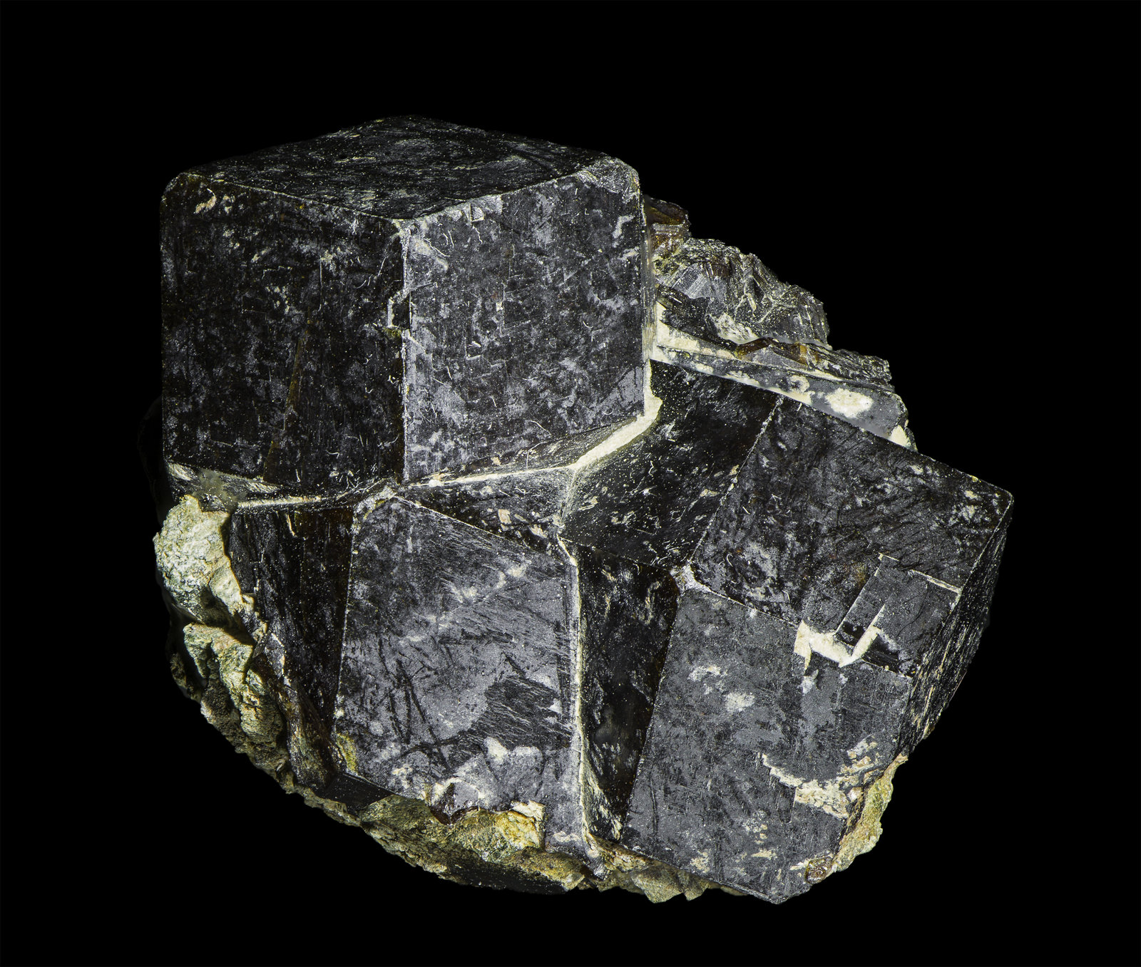 Andradite (variety melanite)
50 x 40 x 30 mm
(Autor: Rob Schnerr)