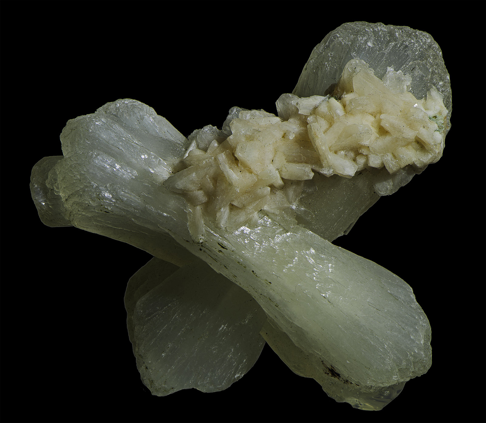 Stilbite-Ca
45 x 20 x 40
(Autor: Rob Schnerr)