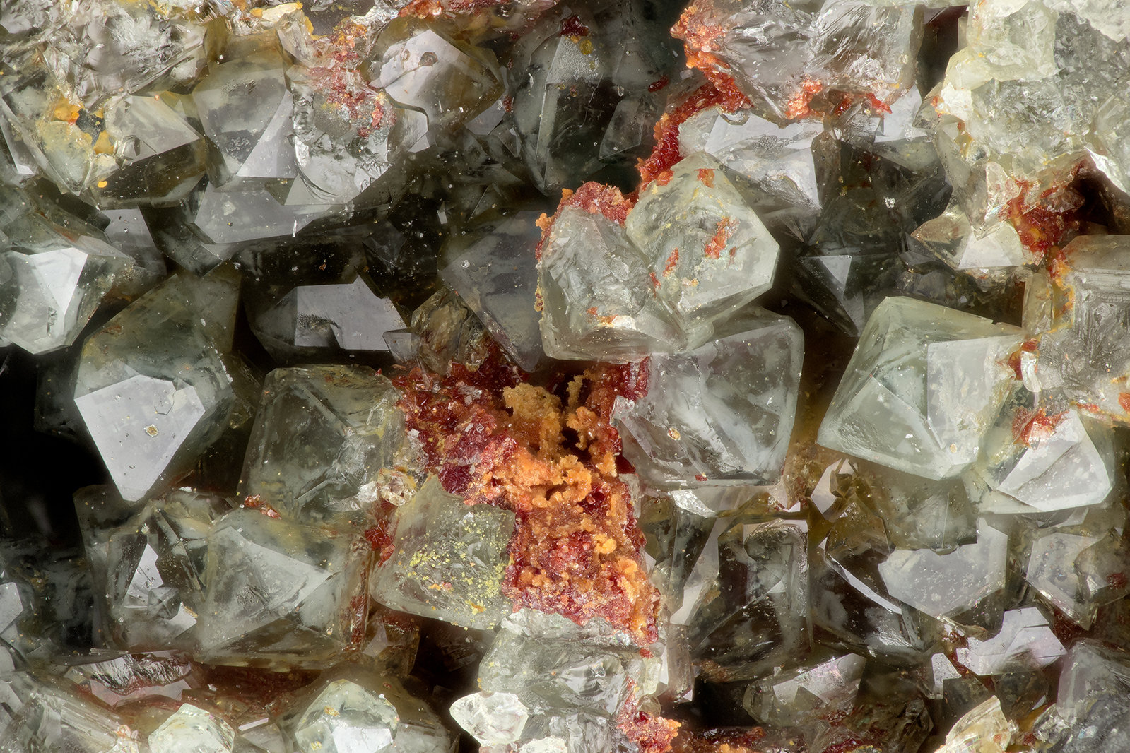 Scorodite, Carminite
FOV = 3.6 mm
(Autor: Doug)
