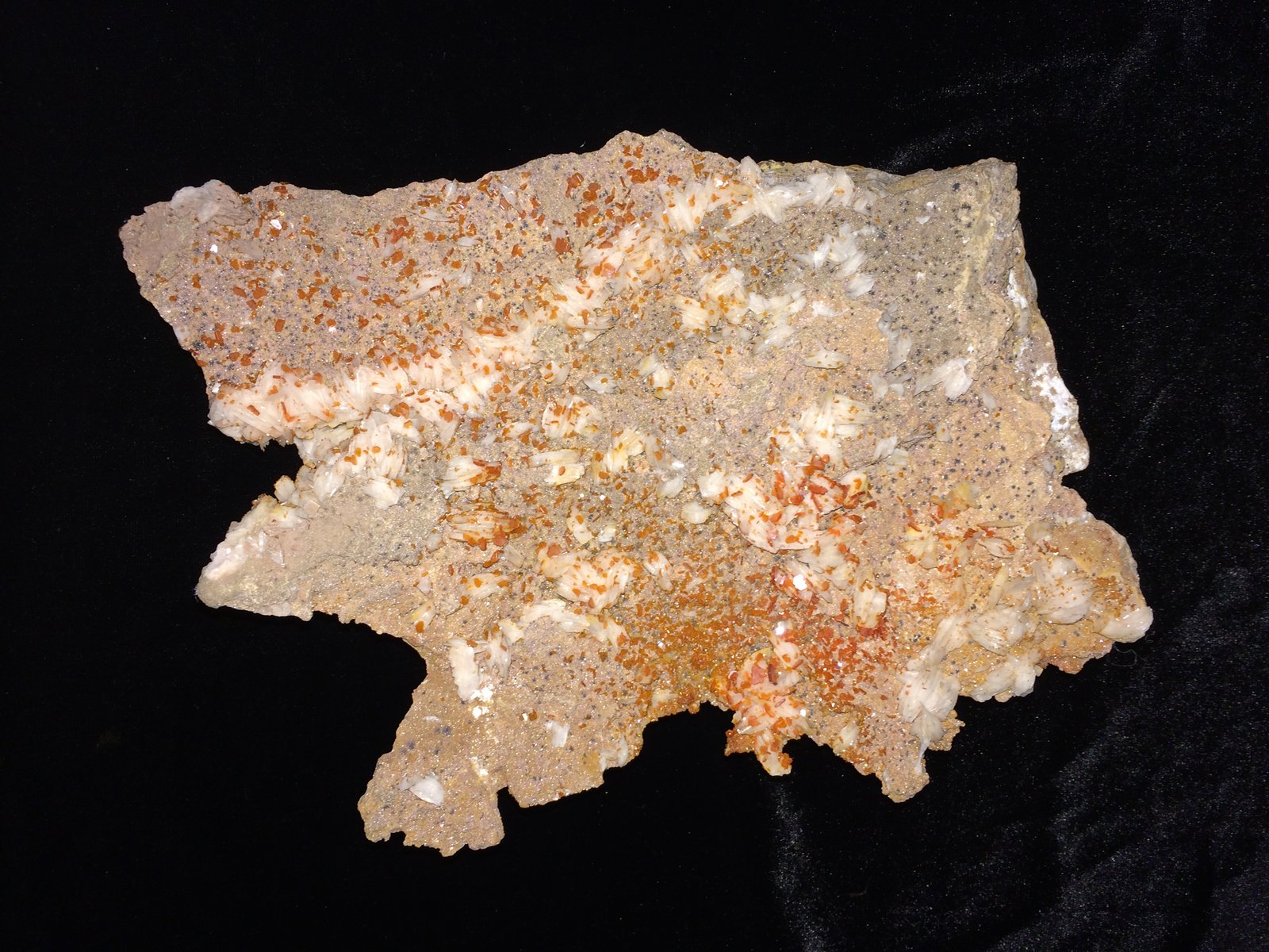 Vanadinite, Baryte
233 mm x 240 mm x 140 mm
(Autor: Robert Seitz)