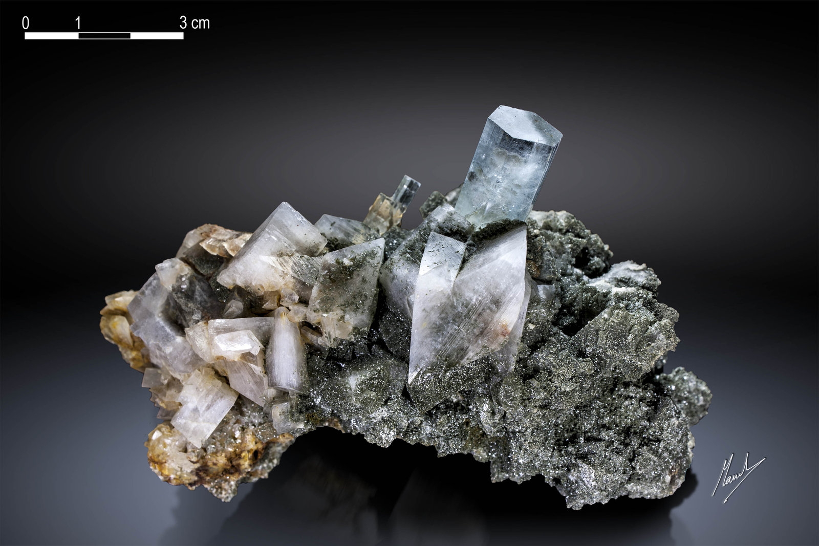 Beryl (variety aquamarine) and Adularia
114 x 70 mm
(Autor: Manuel Mesa)