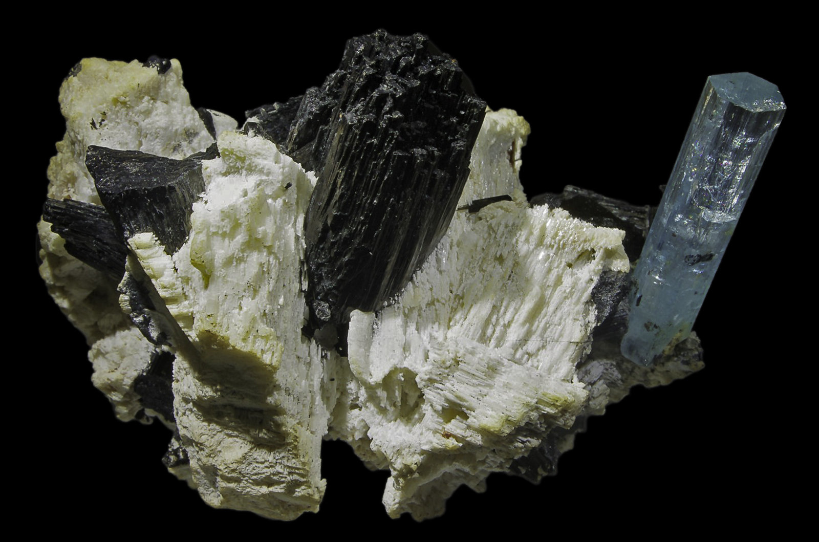 Beryl (variety aquamarine)
80 x 60 x 55 mm
(Autor: Rob Schnerr)