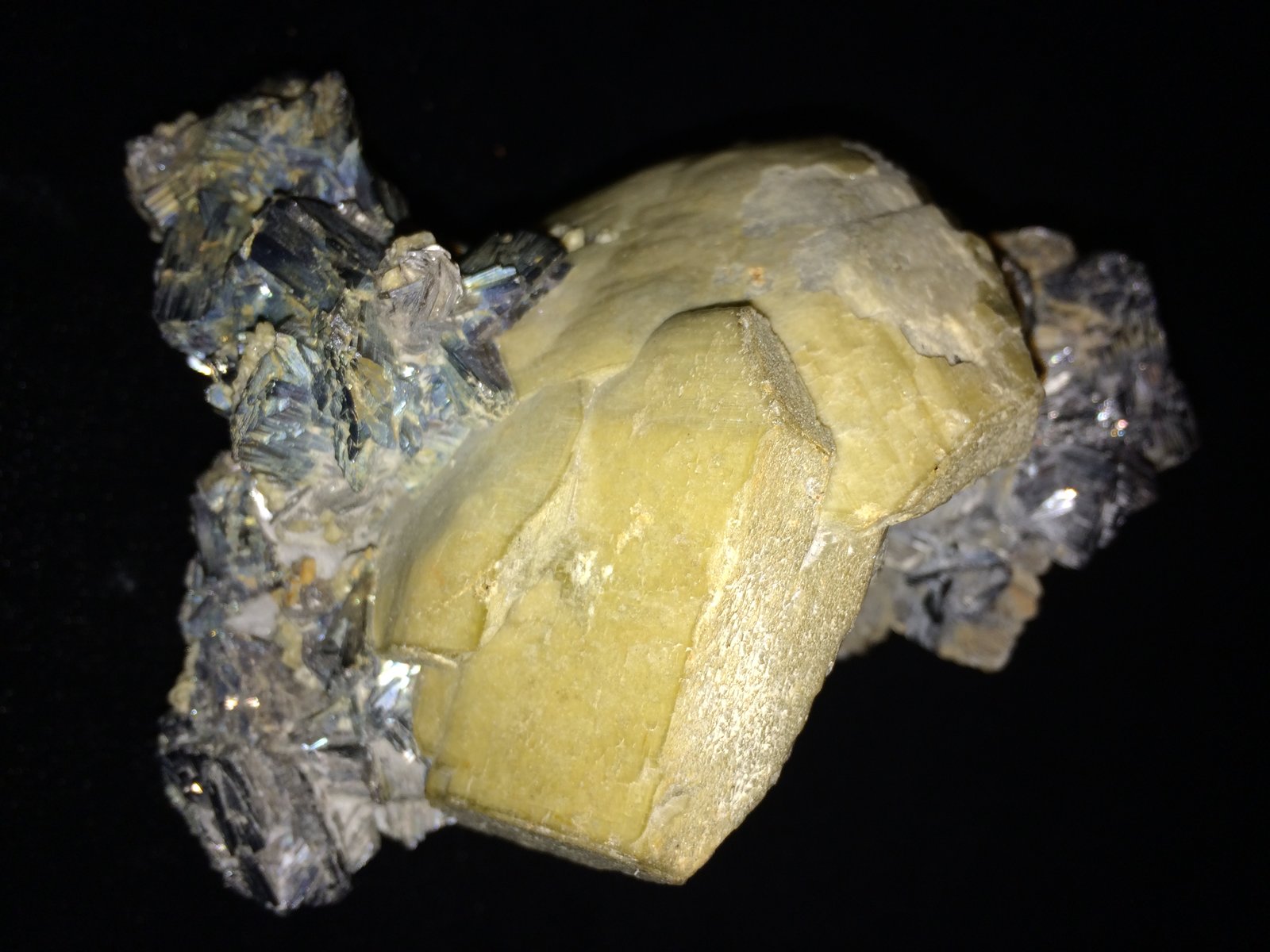 Arsenopyrite, Siderite
125 X 95 X 85 mm
(Autor: Robert Seitz)