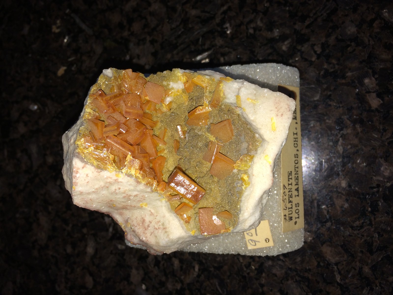 Wulfenite
60 X 60 X 40 mm
(Autor: Robert Seitz)