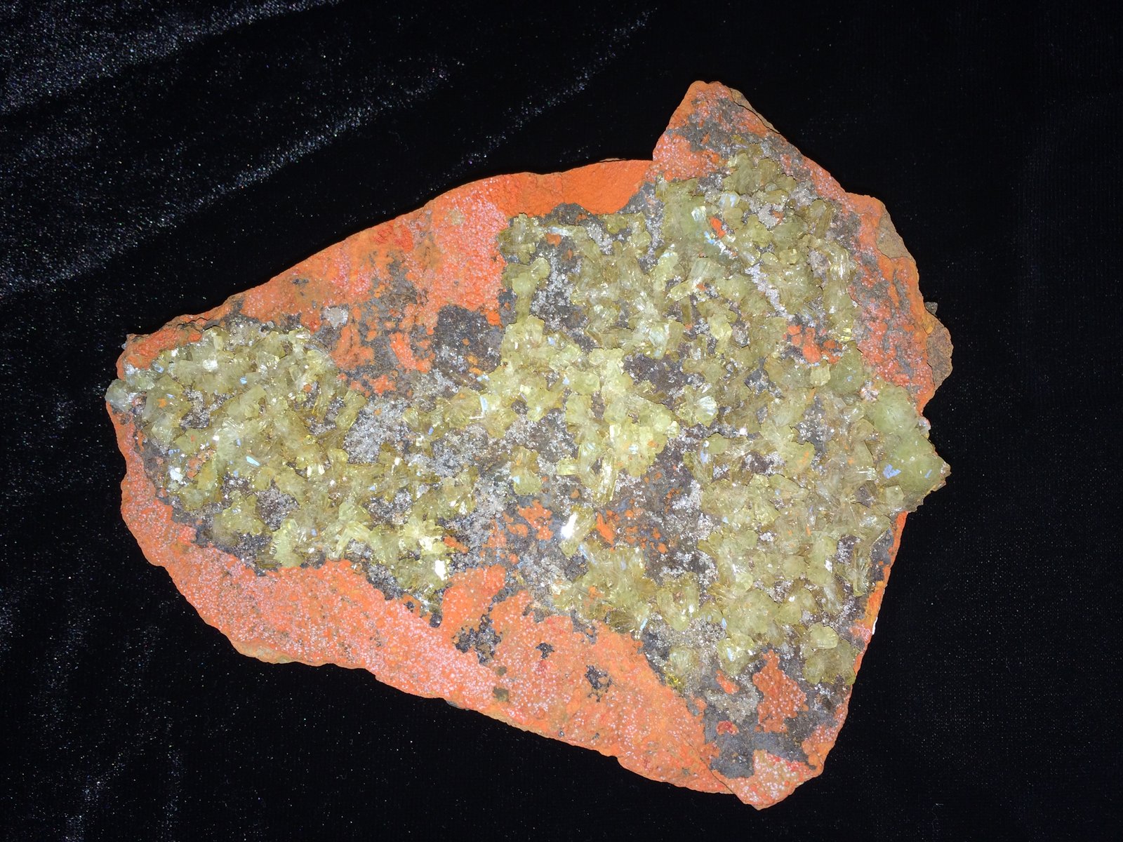 Adamite
135 X 115 X 25 mm
(Autor: Robert Seitz)