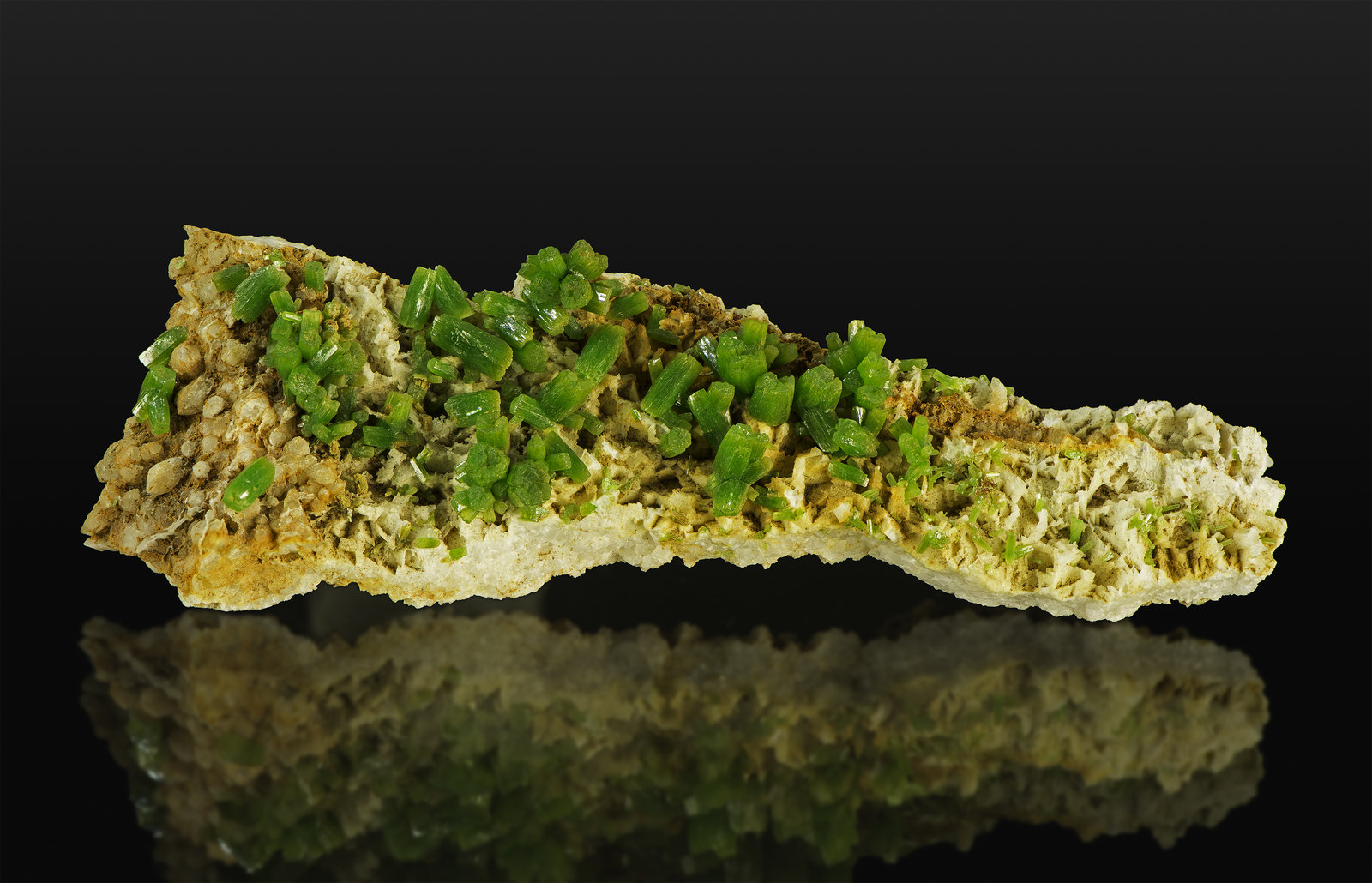 Pyromorphite
90 × 32 × 16 mm
(Autor: Rob Schnerr)