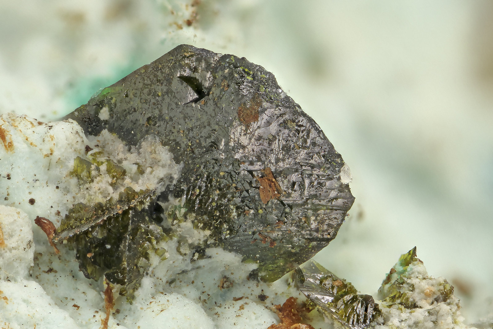 Fornacite
FOV = 2.7 mm
(Autor: Doug)