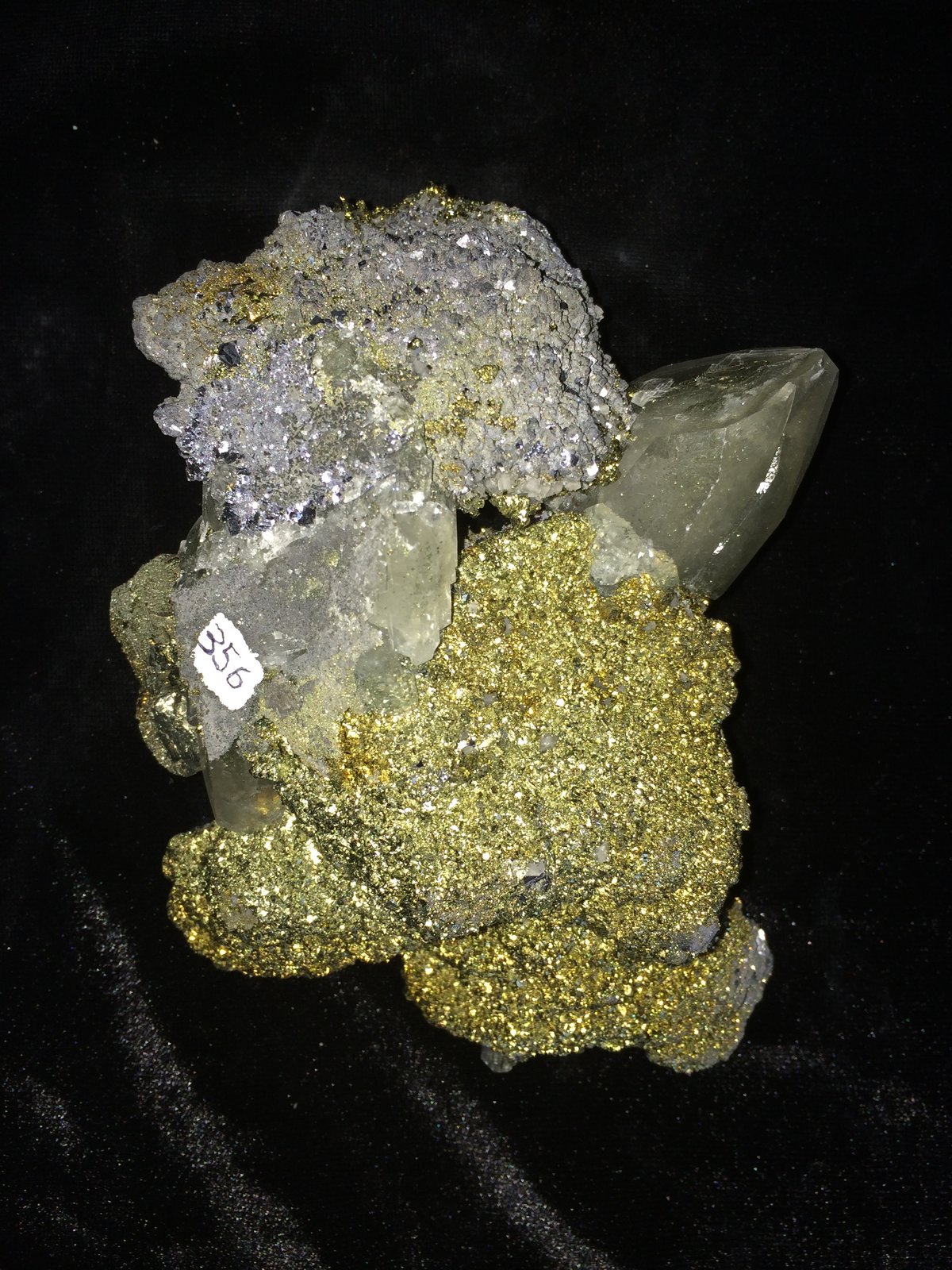 Chalcopyrite, Pyrite, Galena, Calcite, Dolomite
137 mm x 115 mm x 60 mm
(Autor: Robert Seitz)