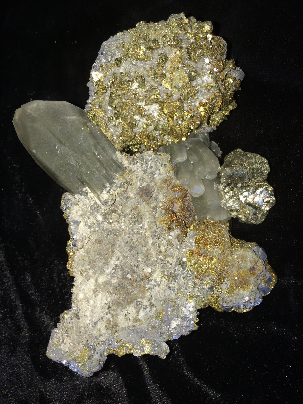 Chalcopyrite, Pyrite, Galena, Calcite, Dolomite
137 mm x 115 mm x 60 mm
(Autor: Robert Seitz)