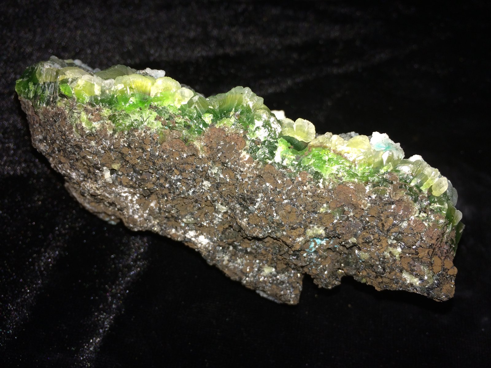 Smithsonite, Calcite
110 mm X 50 mm X 50 mm
(Autor: Robert Seitz)