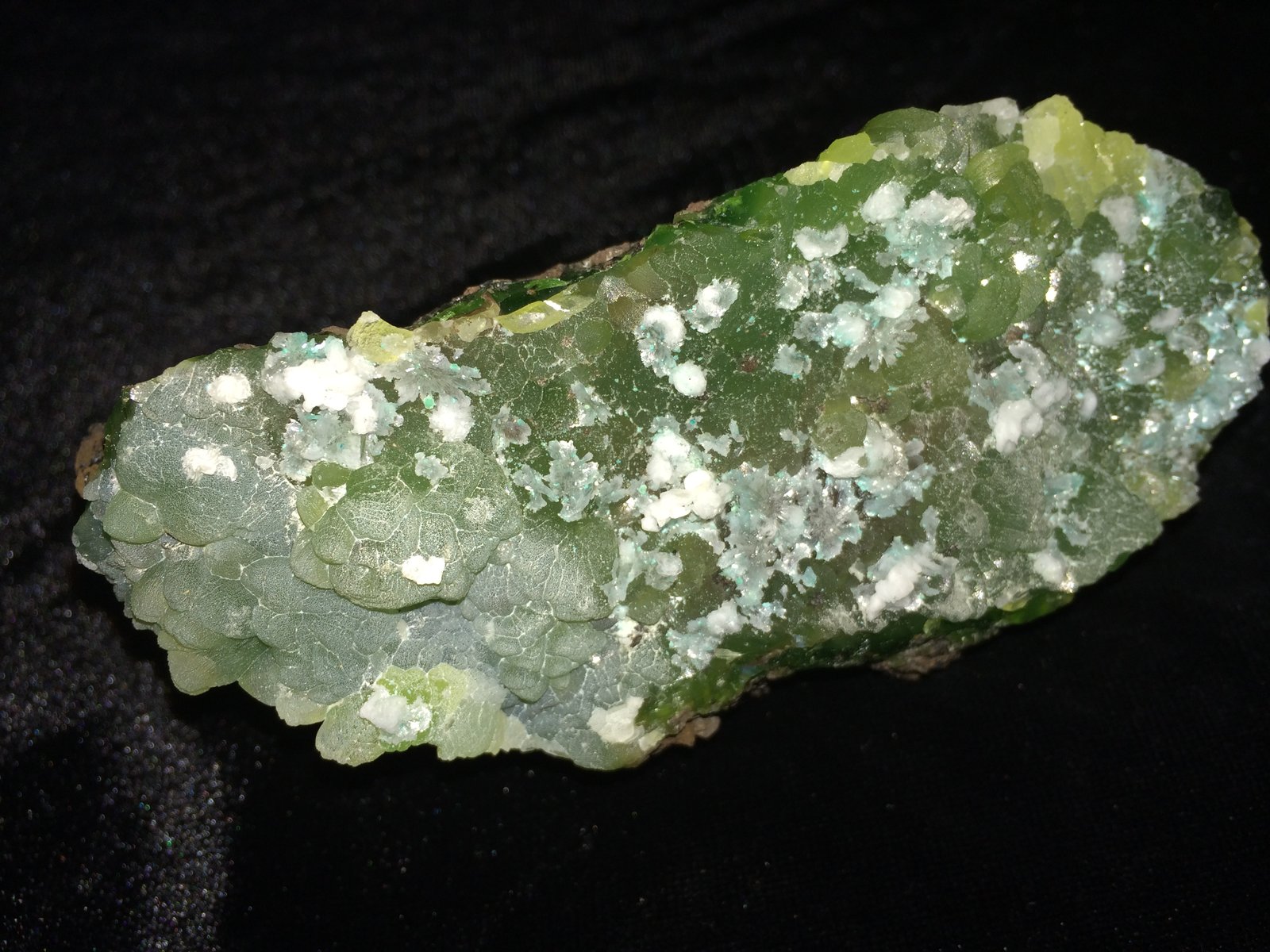Smithsonite, Calcite
110 mm X 50 mm X 50 mm
(Autor: Robert Seitz)