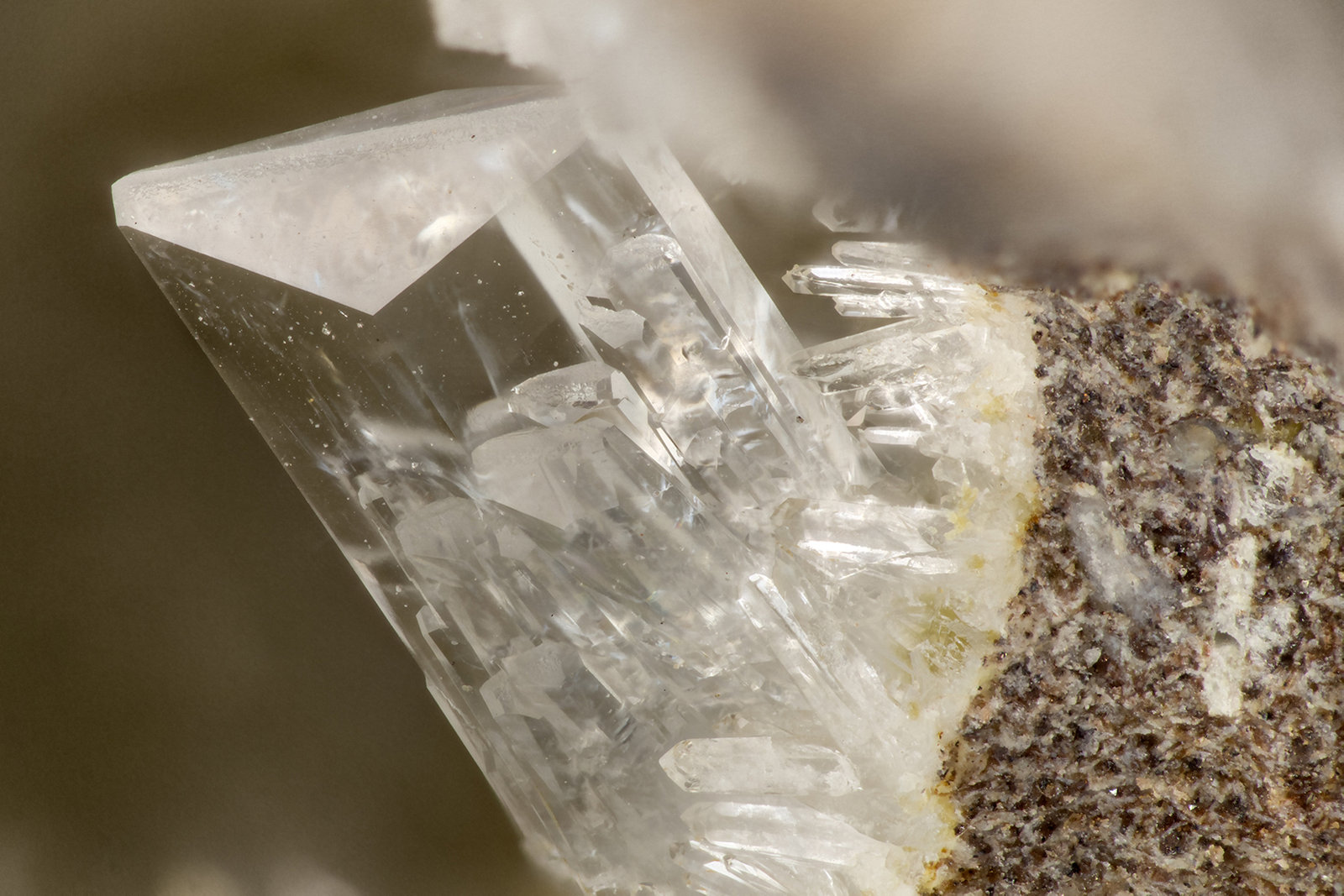 Epistilbite
FOV = 3.4 mm
(Autor: Doug)