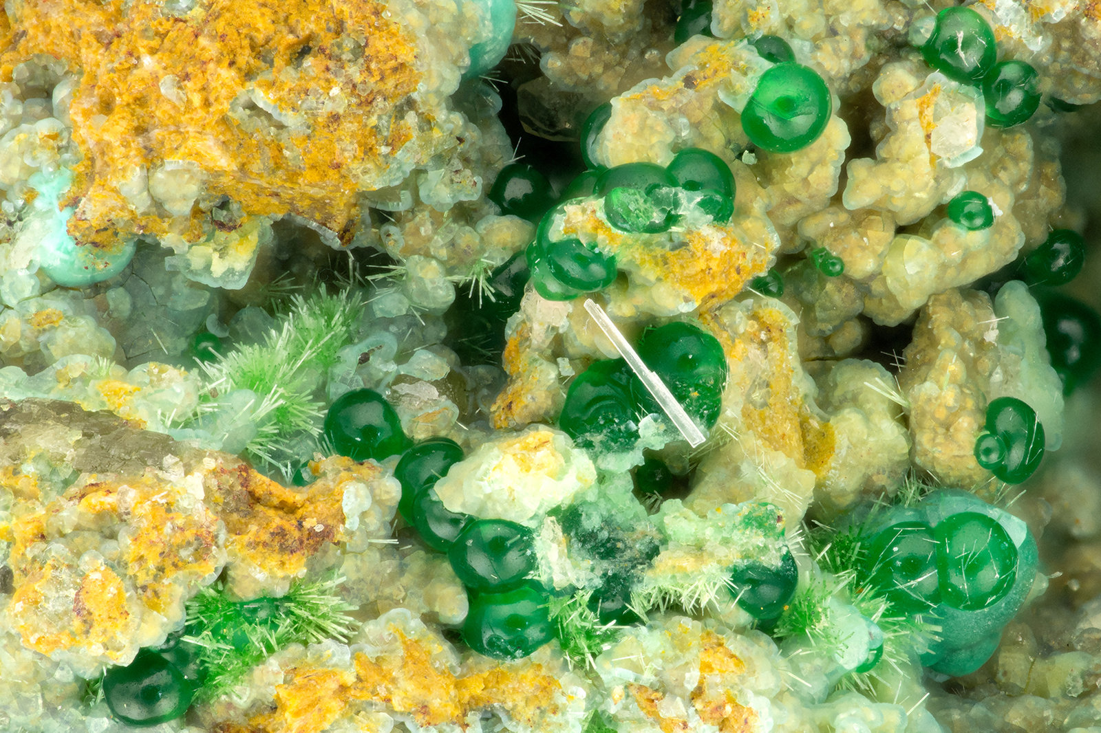 Mixite, Conichalcite
FOV = 2.9 mm
(Autor: Doug)