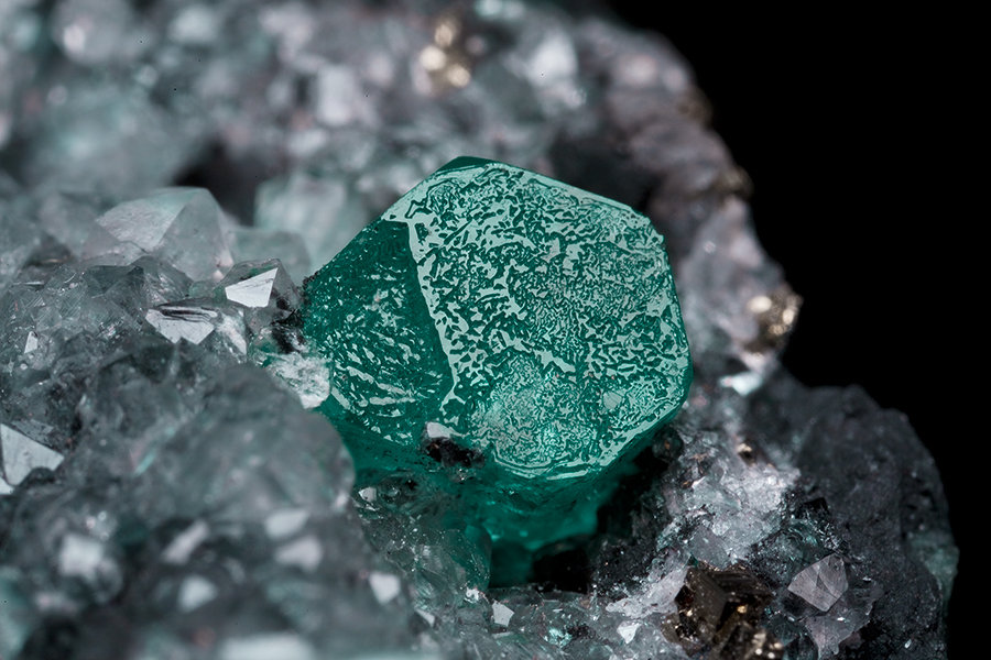 Beryl (variety emerald), Calcite, Pyrite
38x35x38mm, xl=5x5mm
(Autor: Fiebre Verde)