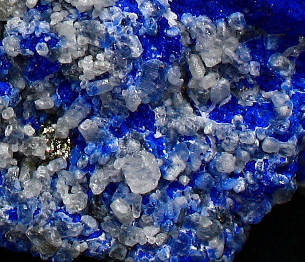 Nepheline on Lazurite
20 mm x 20 mm
(Autor: Manuel Mesa)