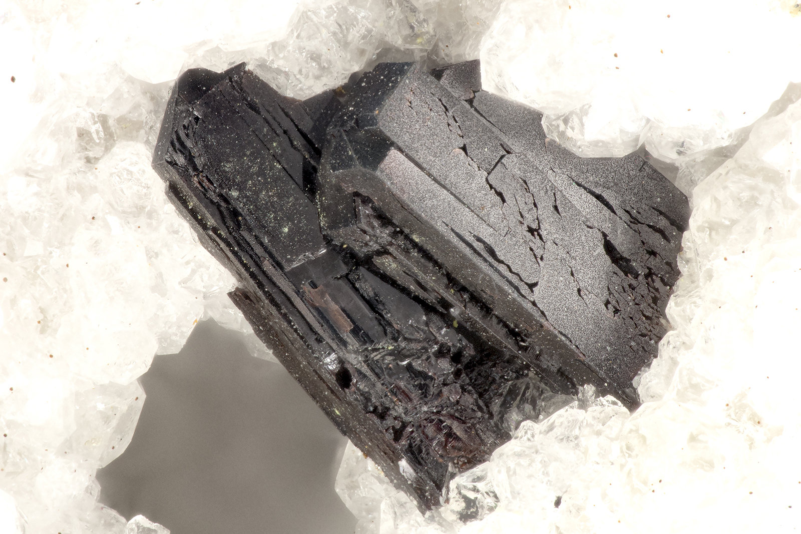 Wakefieldite-(Ce)
FOV = 2.3 mm
(Autor: Doug)