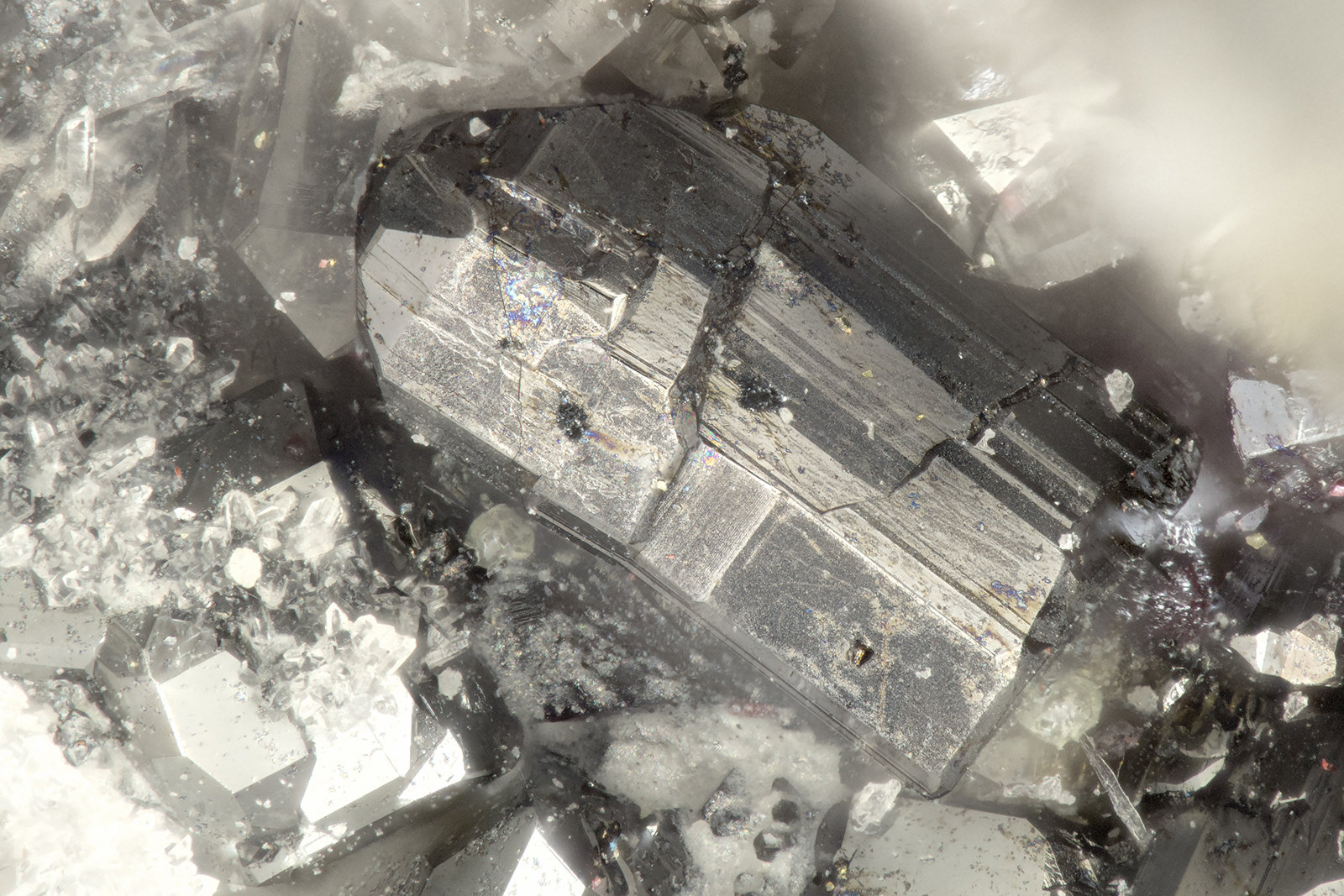 Stephanite
FOV = 1.2 mm
(Autor: Doug)