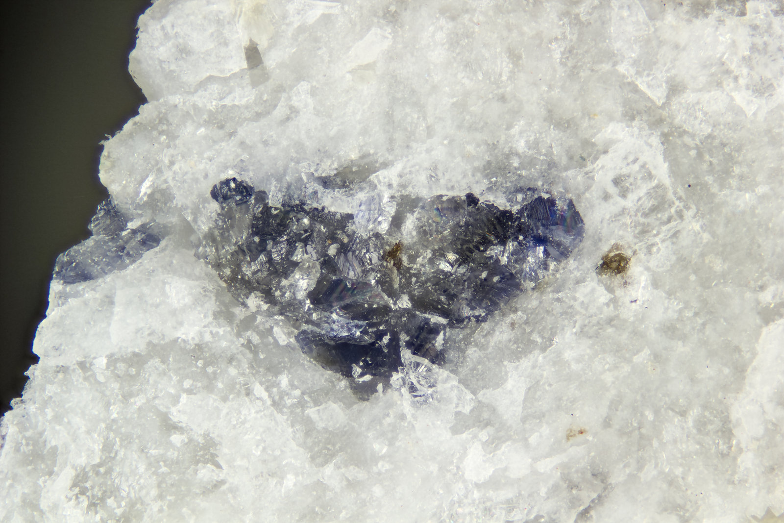 Corundum
FOV = 4mm
(Autor: Doug)