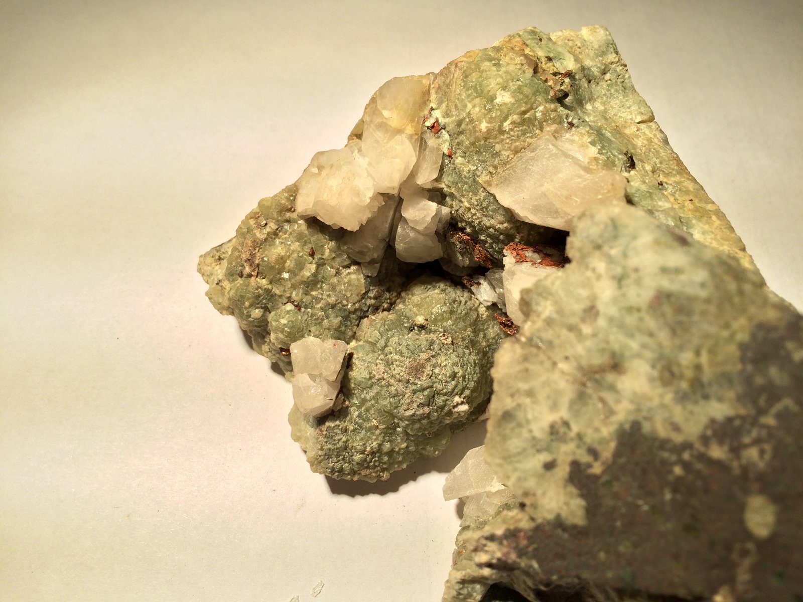 Copper, Silver, Prehnite, Calcite
100 mm x 80 mm x 60 mm
(Autor: Robert Seitz)
