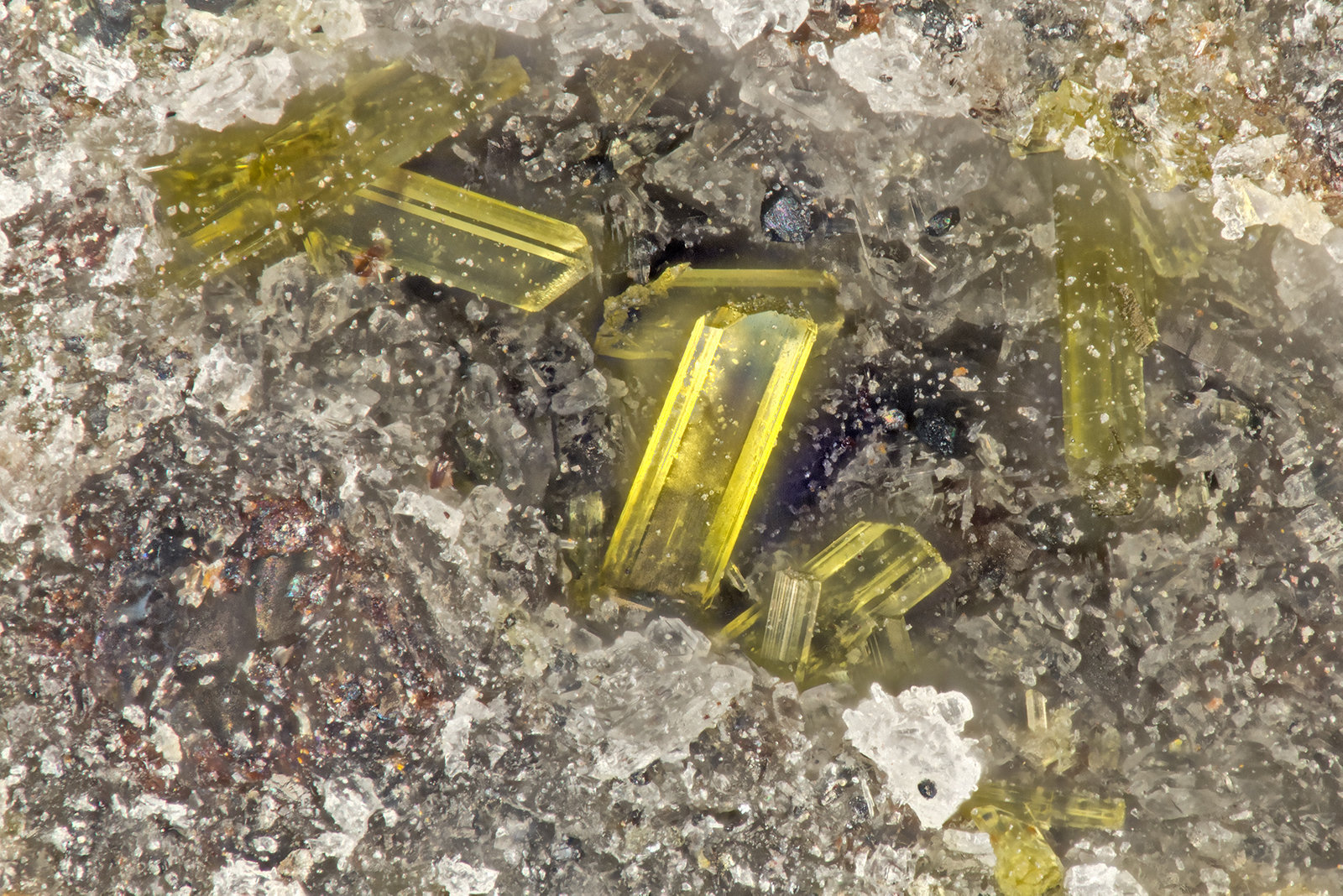 Diopside
FOV = 1.3 mm
(Autor: Doug)