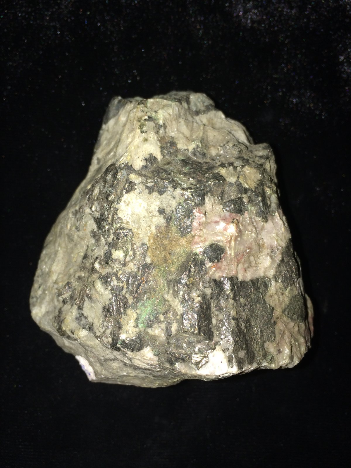 Mohawkite
75 mm x 70 mm x 45 mm
(Autor: Robert Seitz)