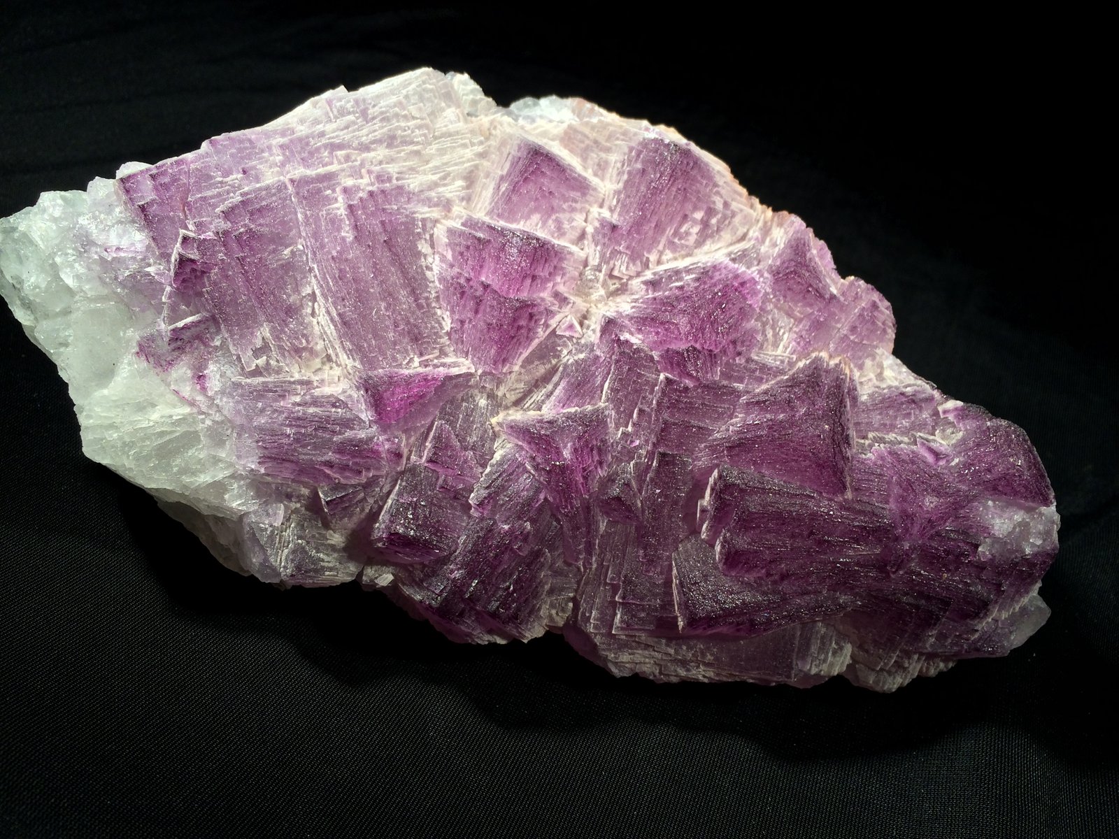 Fluorite
215 mm x 110 mm x 55 mm
(Autor: Robert Seitz)