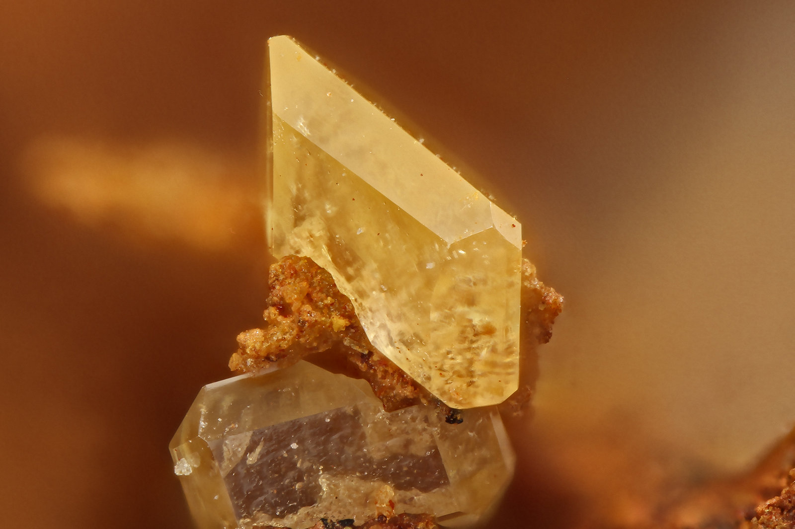 Wulfenite
FOV = 1.3 mm
(Autor: Doug)