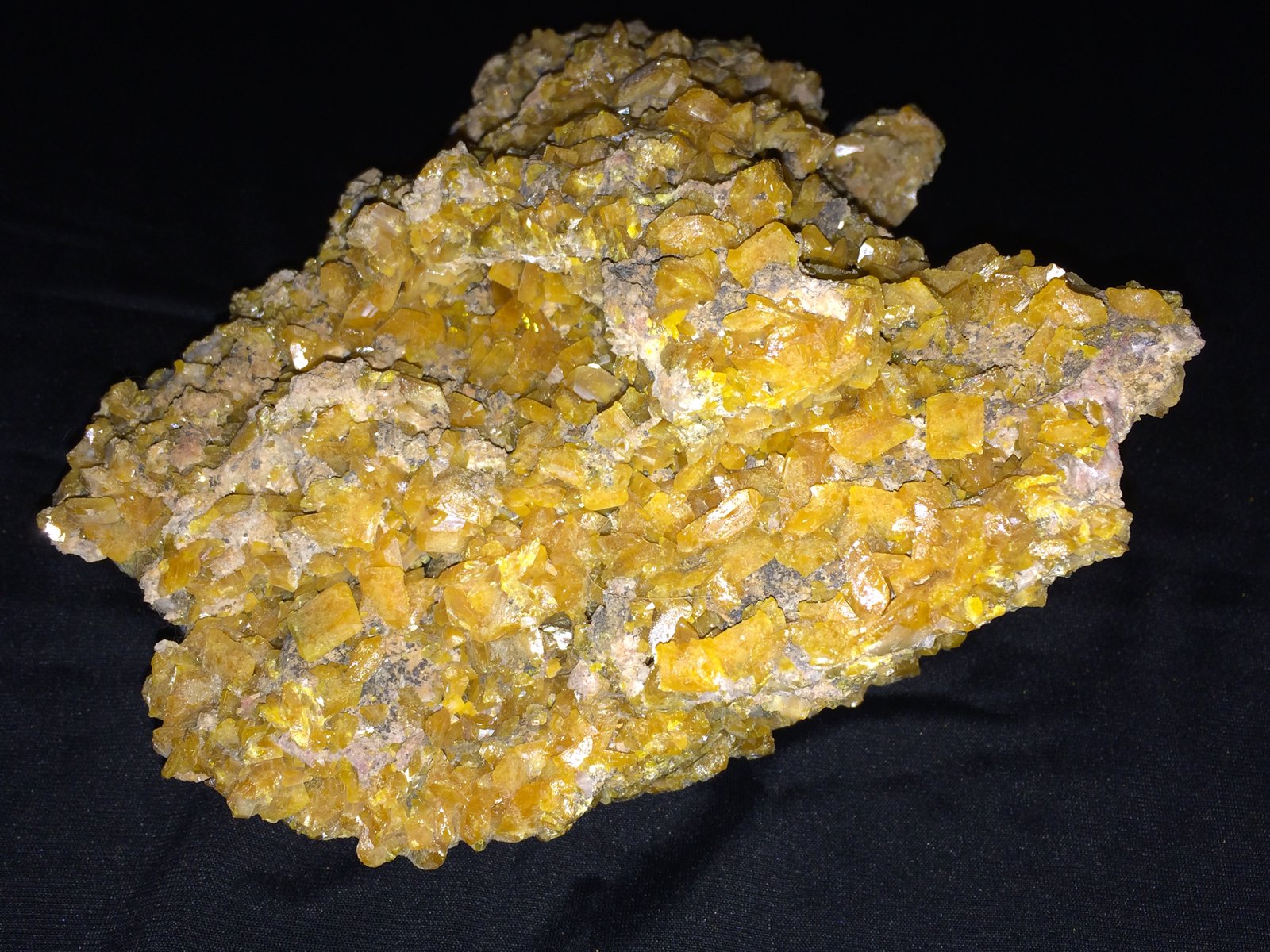Wulfenite
220 X 170 X 90 mm
(Autor: Robert Seitz)