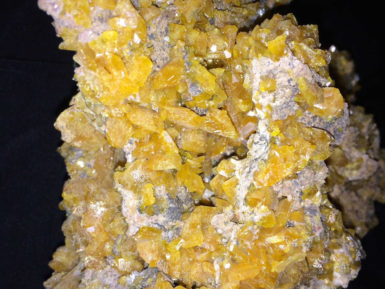Wulfenite
100 X 90 mm
(Autor: Robert Seitz)