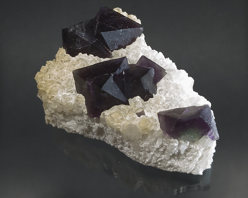 Fluorite, Quartz
7 X 4.5 cm
(Autor: Richard Arseneau)