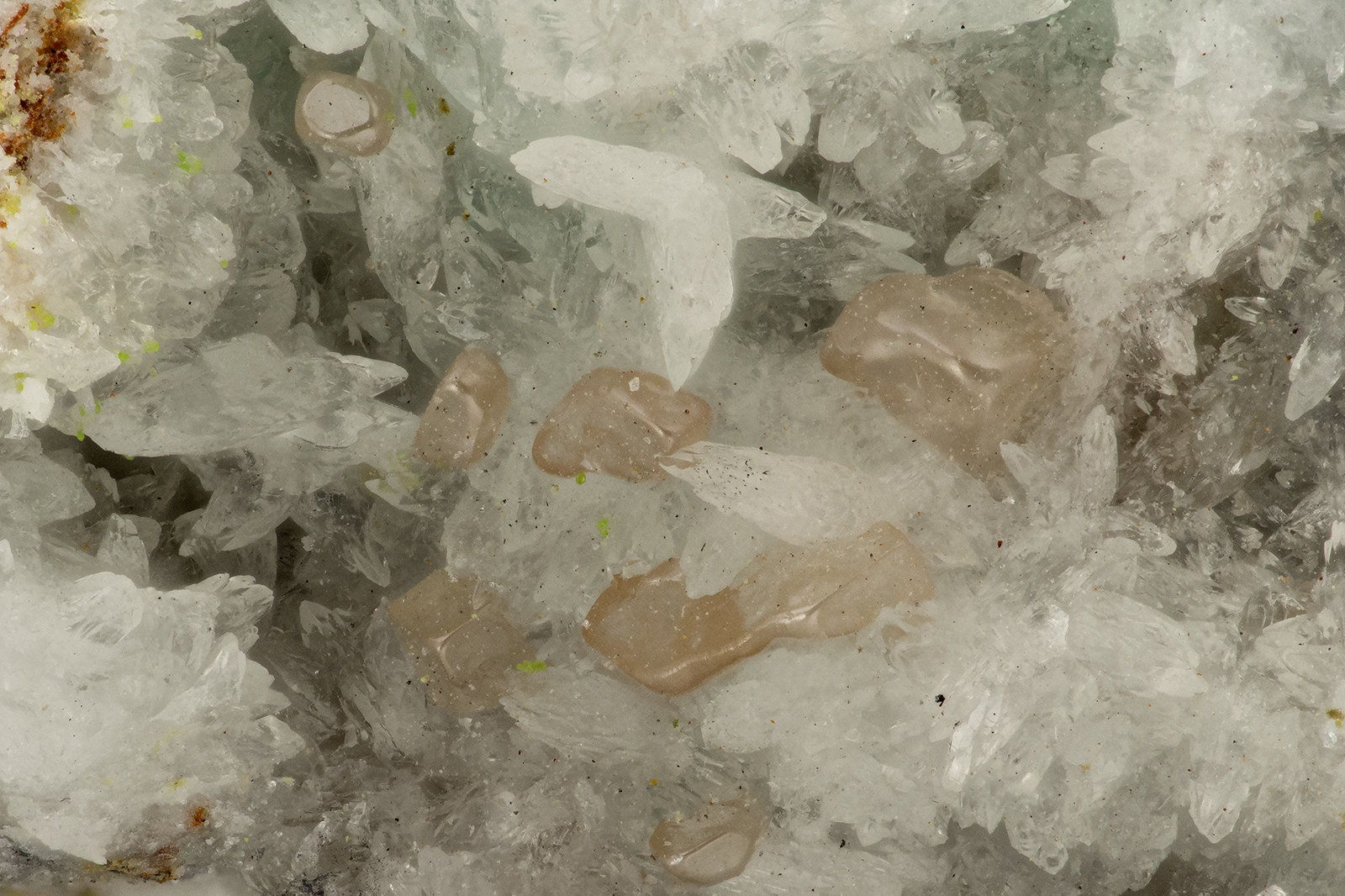 Chlorargyrite
FOV = 2.8 mm
(Autor: Doug)