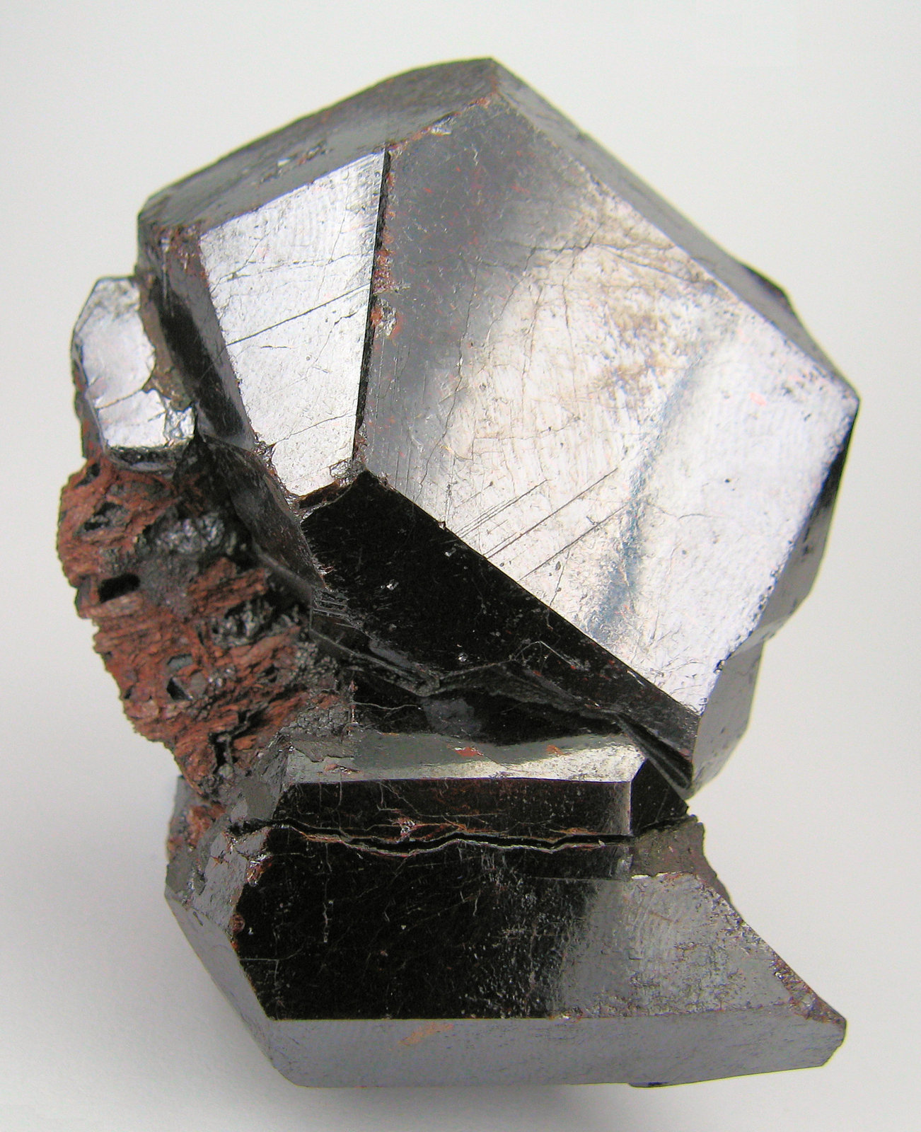 Rutile
63 mm x 46 mm x 40 mm. Mass: 187 g
(Autor: Carles Millan)