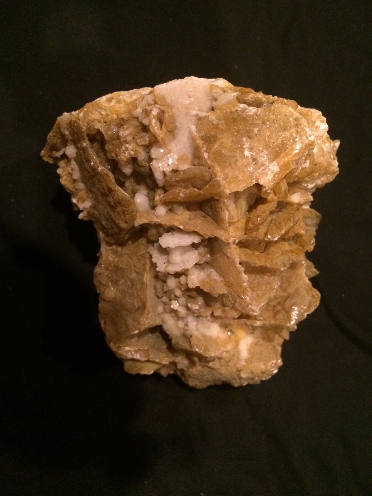 Calcite, Quartz
125 mm x 110 mm x 85 mm
(Autor: Robert Seitz)