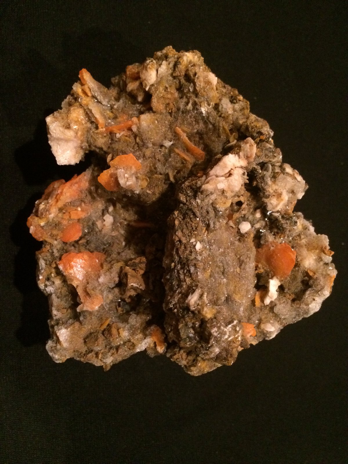 Wullfenite
90 mm x 80 mm x 55 mm
(Autor: Robert Seitz)