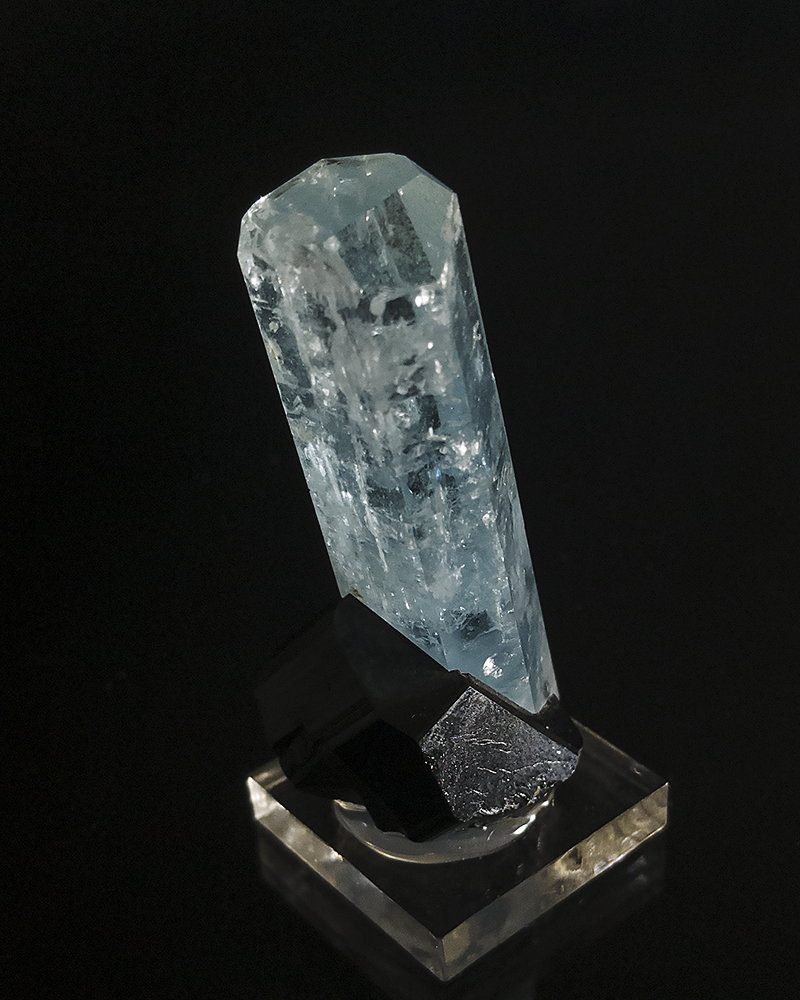 Beryl (variety aquamarine), Schorl
2 X 5 cm
(Autor: Richard Arseneau)