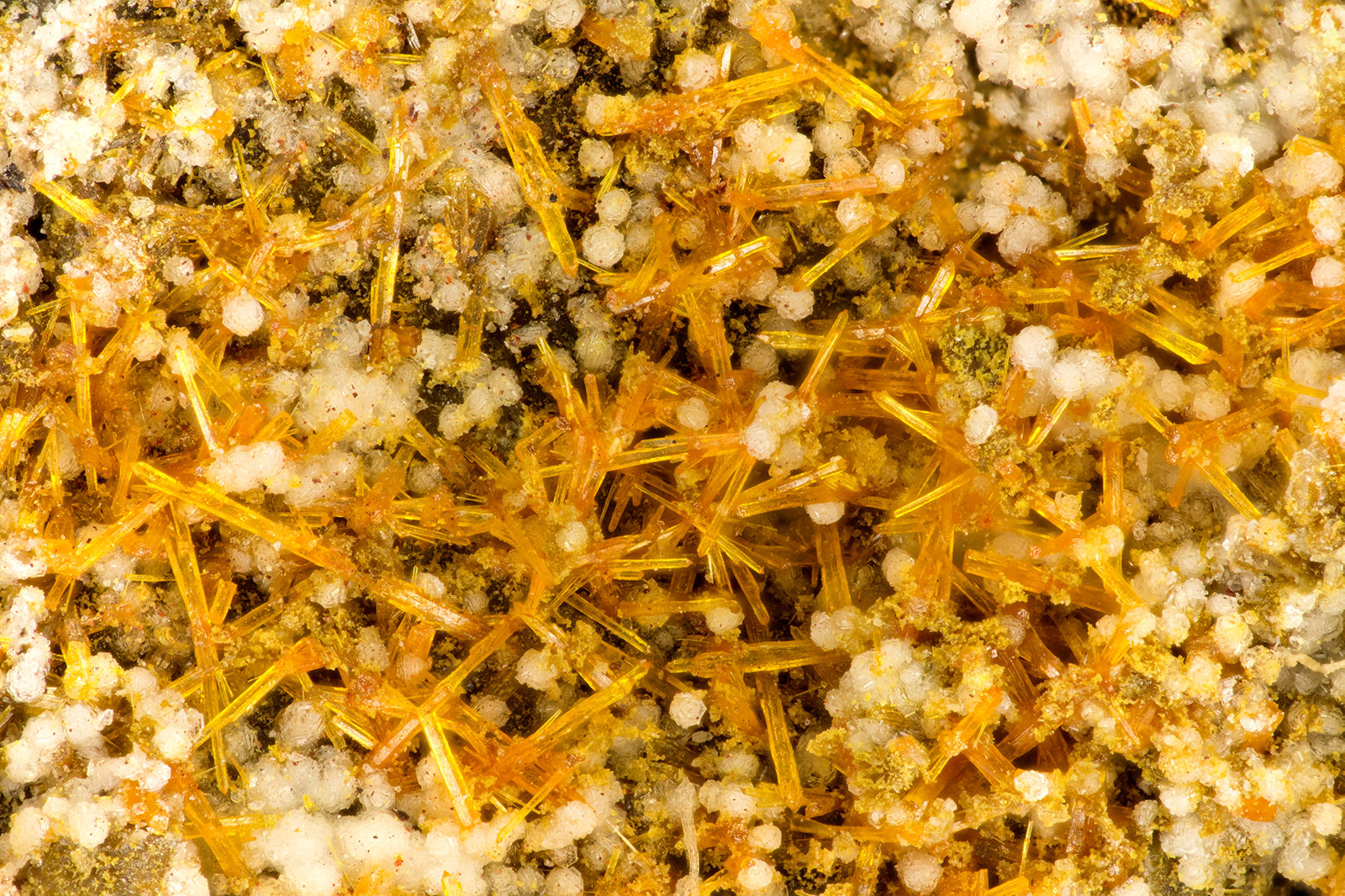 Mimetite Wickenburgite
3.5 mm
(Autor: Doug)
