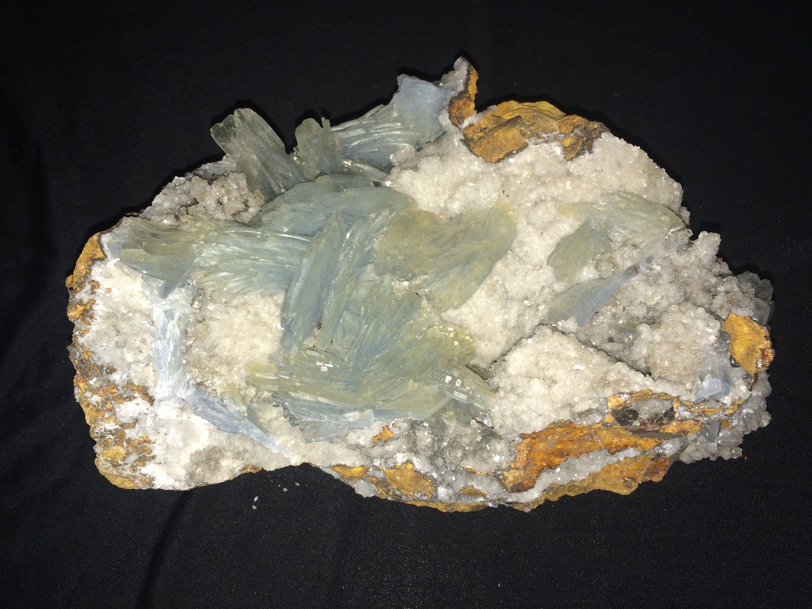 Barite, Calcite
210 X 130 X 90 mm
(Autor: Robert Seitz)