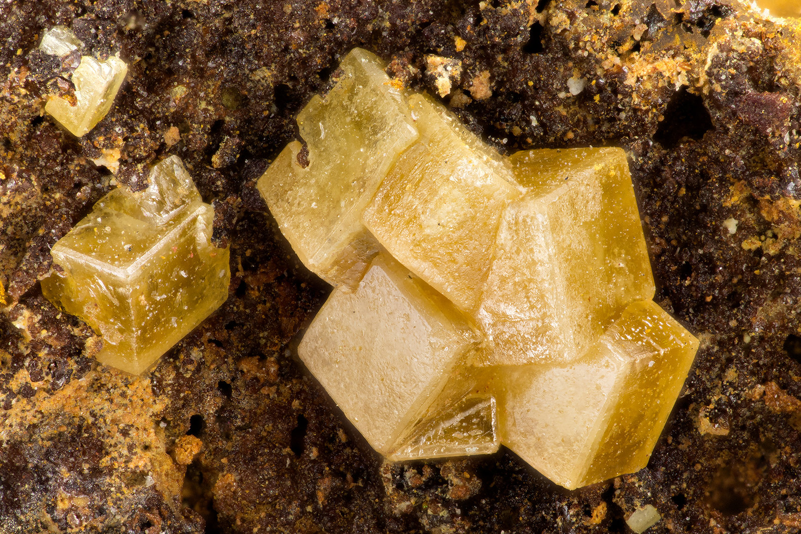 Wulfenite
FOV = 3.0 mm
(Autor: Doug)