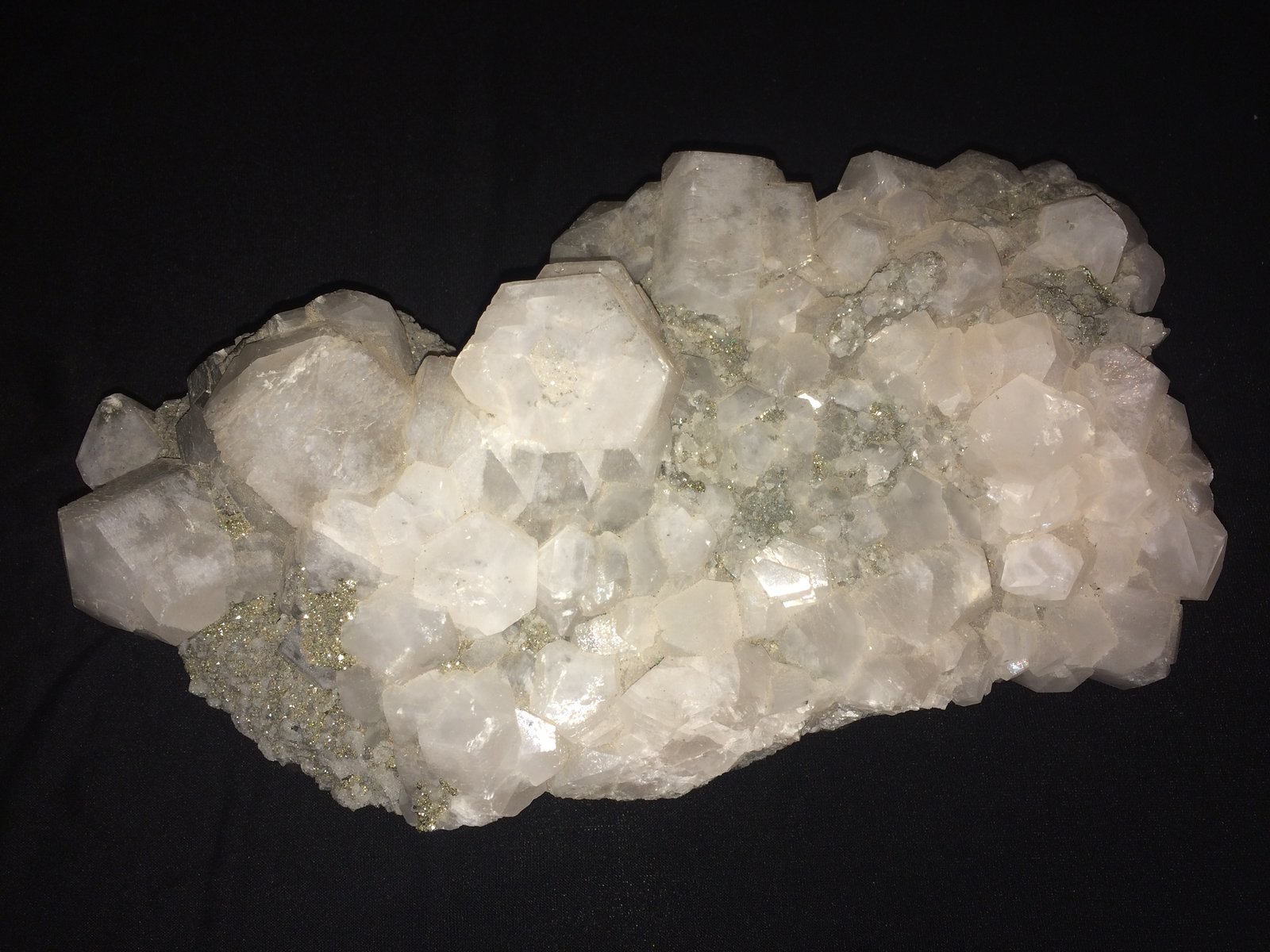 Calcite, Pyrite
250 X 150 X 105     mm
(Autor: Robert Seitz)