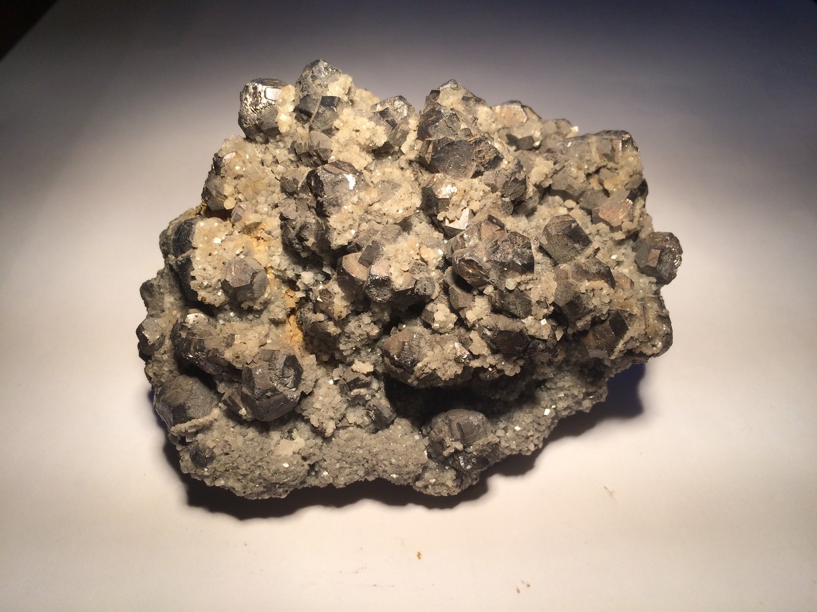 Quartz, Dolomite, Sphalerite, Galena
110 mm x 75 mm x 70 mm
(Autor: Robert Seitz)