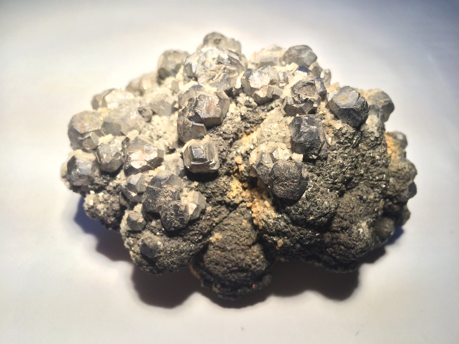 Quartz, Dolomite, Sphalerite, Galena
110 mm x 75 mm x 70 mm
(Autor: Robert Seitz)