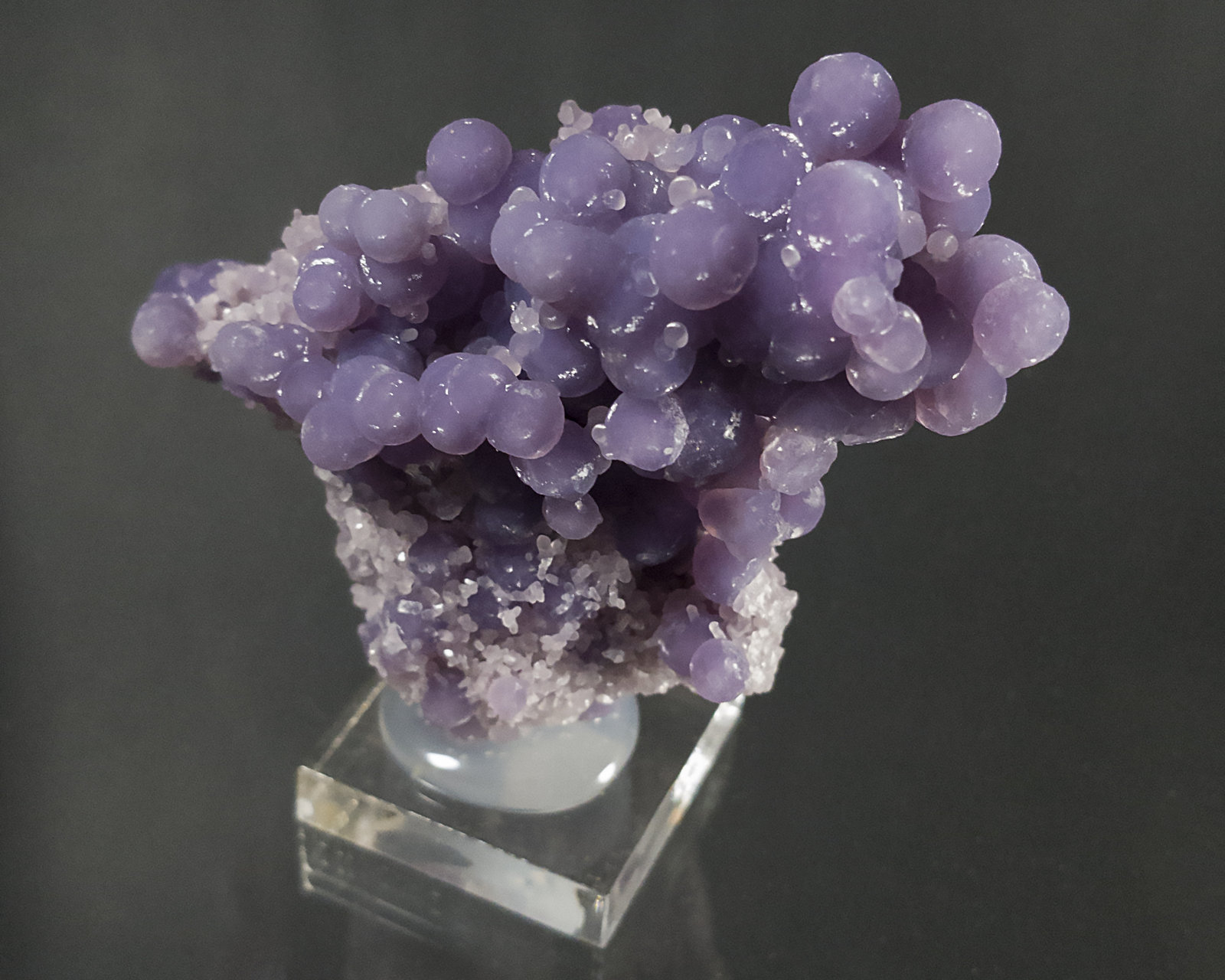 Quartz (variety botryoidal amethyst)
6.5 x 6 cm
(Autor: Richard Arseneau)