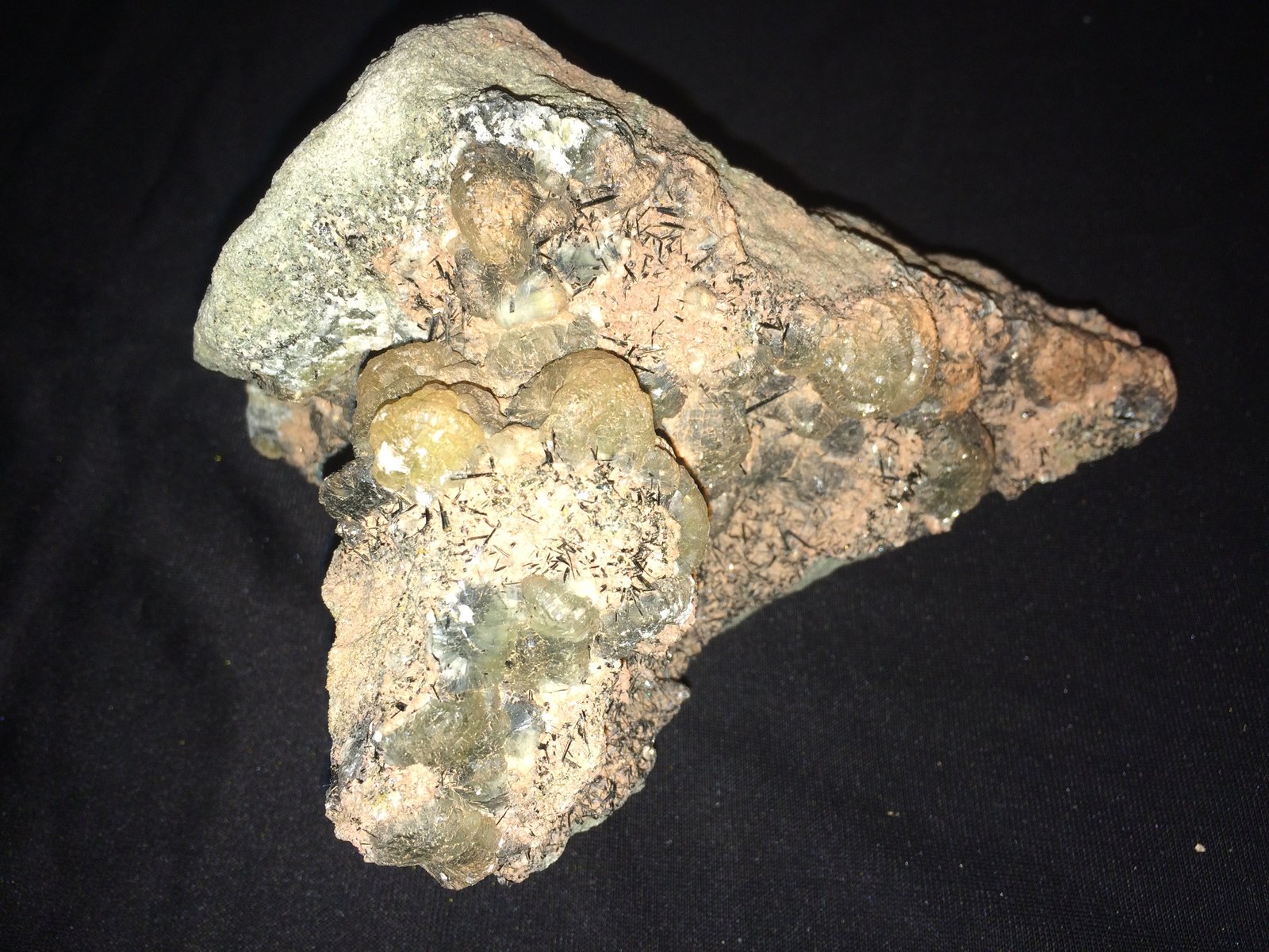 Prehnite, Feldspar
155 mm x 130 mm x 90 mm
(Autor: Robert Seitz)