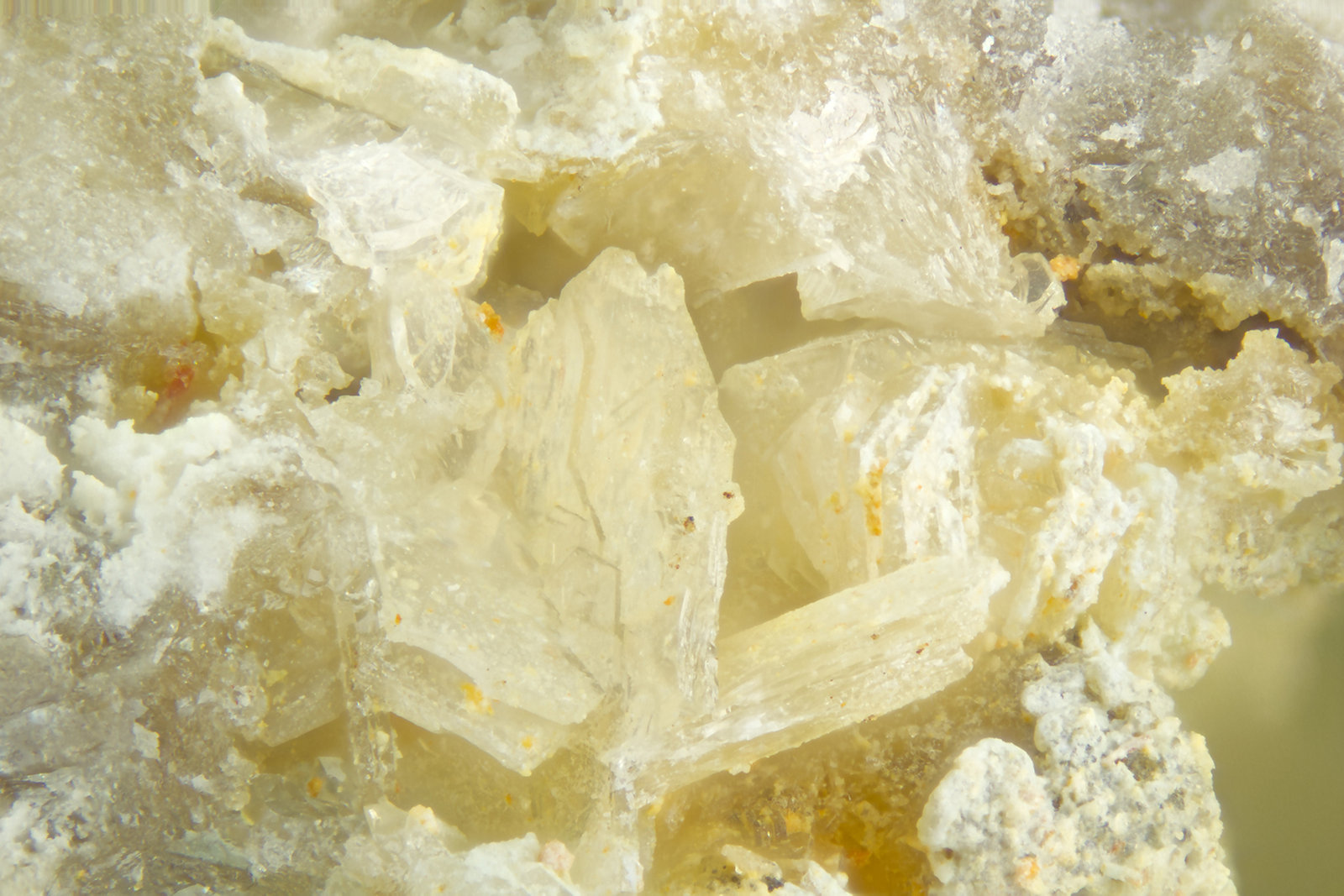 Leadhillite
FOV = 2.0 mm
(Autor: Doug)