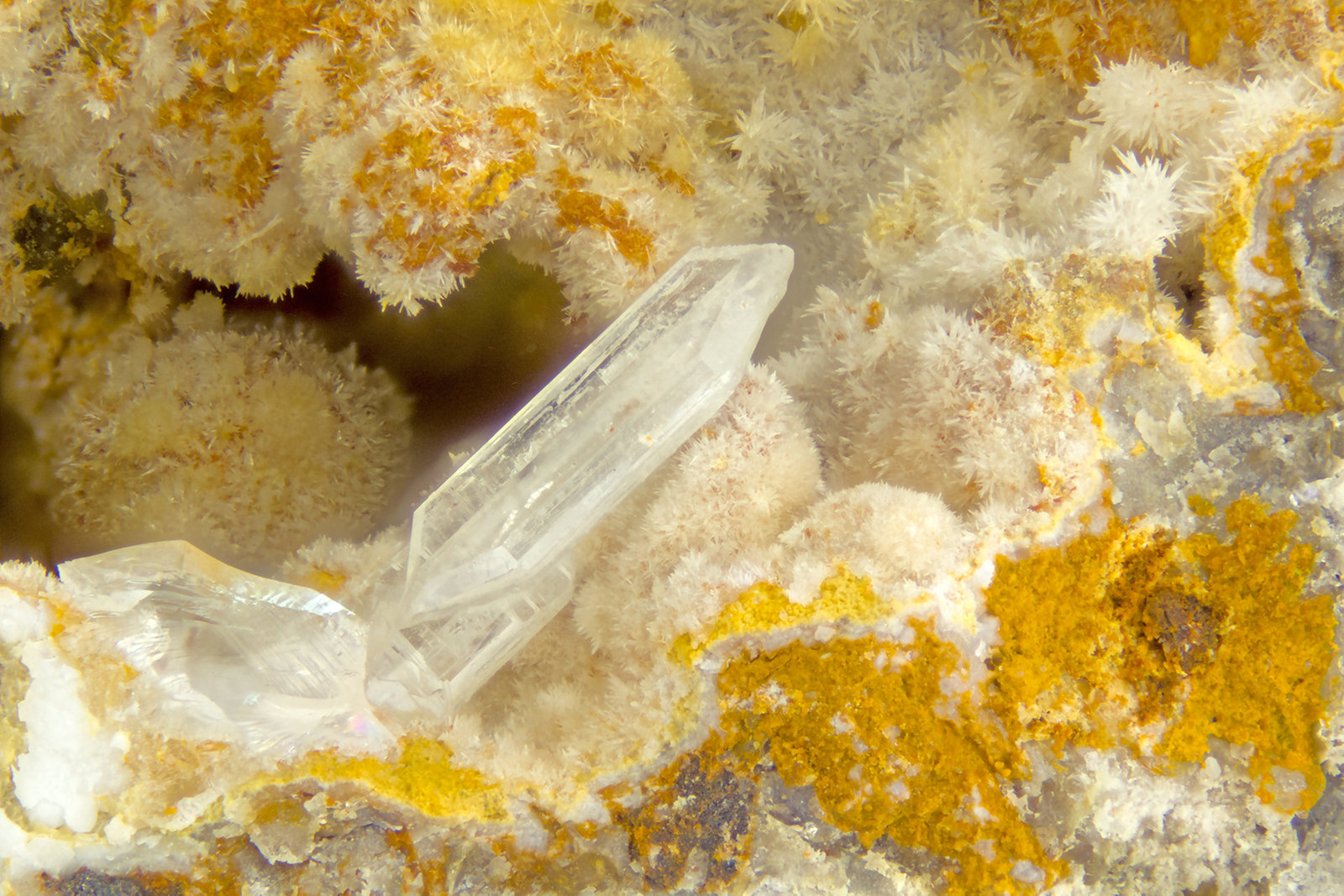 Cerussite
FOV = 4.0 mm
(Autor: Doug)