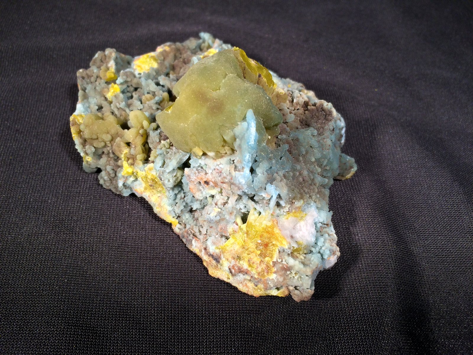 Plumbogummite
95 mm x 80 mm x 45 mm
(Autor: Robert Seitz)