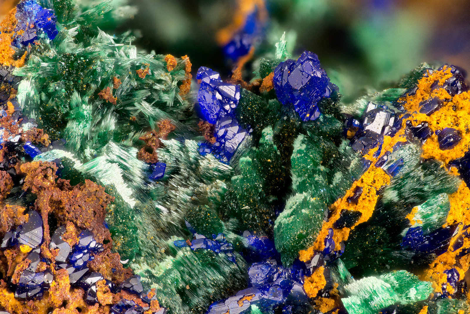 Azurite, Malachite
FOV = 3.3 mm
(Autor: Doug)