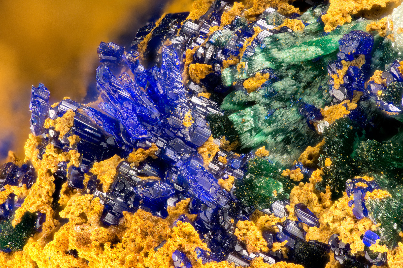Azurite, Malachite
FOV = 3.0 mm
(Autor: Doug)