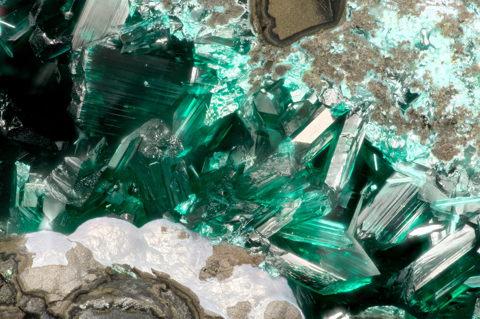 Brochantite
FOV = 2.1 mm
(Autor: Doug)